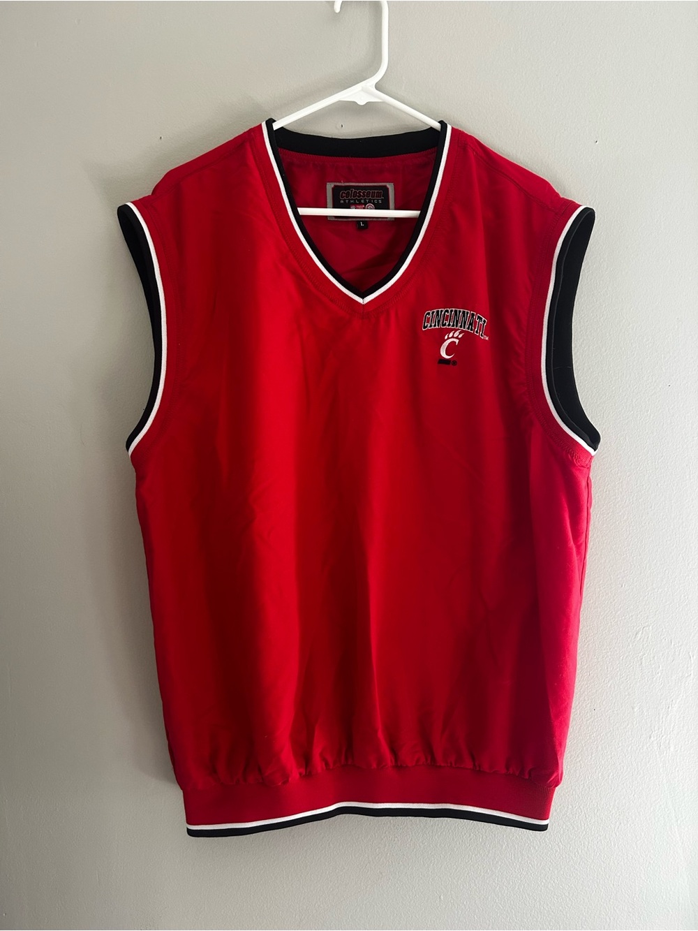 University of Cincinnati Red Sleeveless V-Neck Pullover Windbreaker Vest